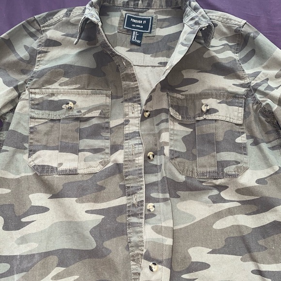 Forever 21 Camouflage Button Up Long Sleeve Top - Picture 4 of 6